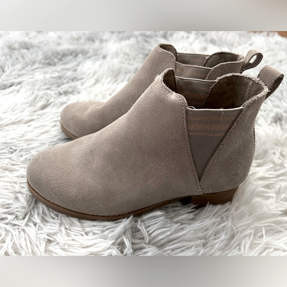 Tom’s Girls Ankle Suede Booty - Youth 2.5